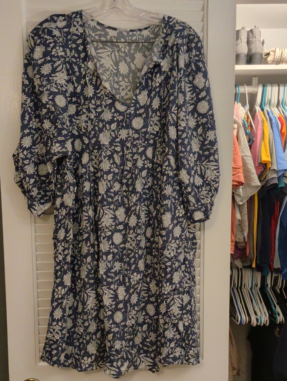 Women's Navy Floral V-Neck Midi Dress